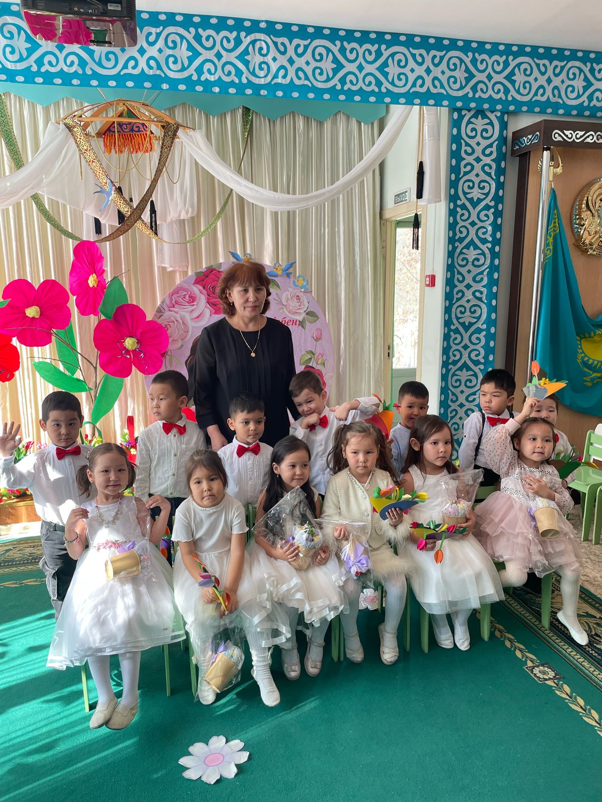 Мерекелік ертеңгілік  "Ана-өмір бұлағы"  ересек "Күншуақ" тобы